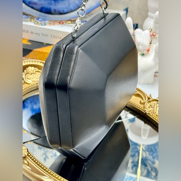 🆕 LULU GUINNESS 🧿 NWOT Black Leather Gem Clutch on a Chain - Picture 5 of 16